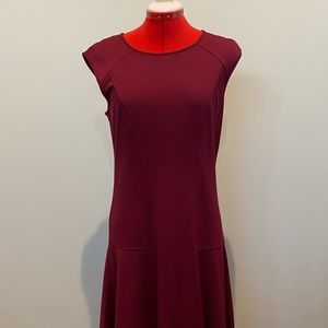 Sleeveless burgundy fluted dress